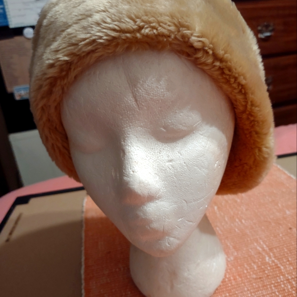 Winter hat - Picture 3 of 3